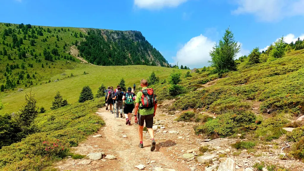 There are two types of stationary and itinerant hiking